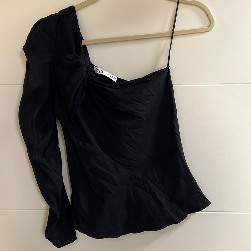 Cute one shoulder Zara top